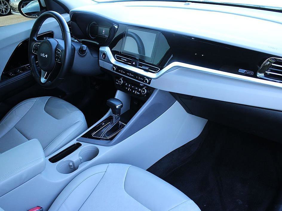 Used 2022 Kia Niro LXS image 25