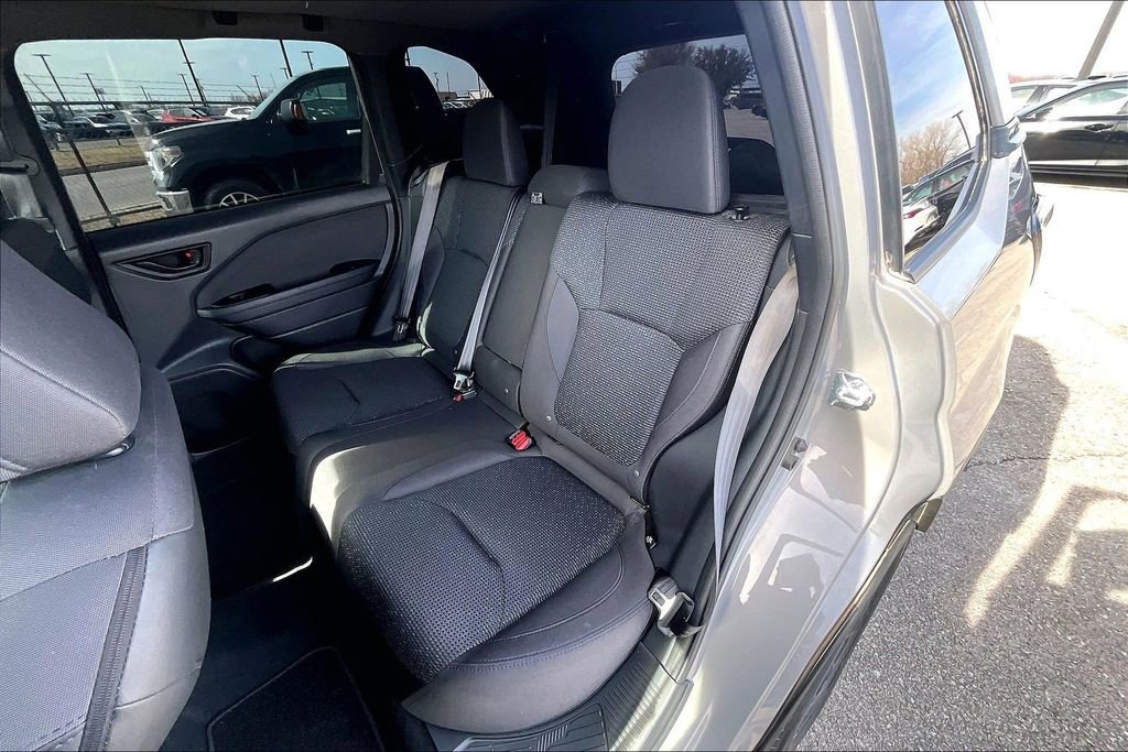 Used 2025 Subaru Forester Premium image 36