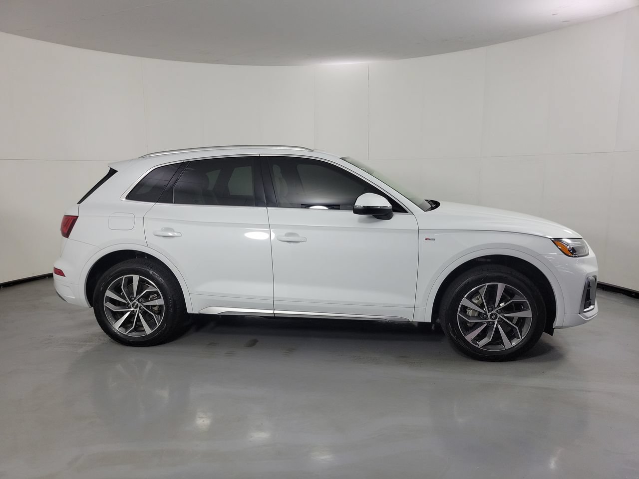 Used 2024 Audi Q5 2.0T Premium Plus w/ Premium Plus Package AWD/4WD image 38