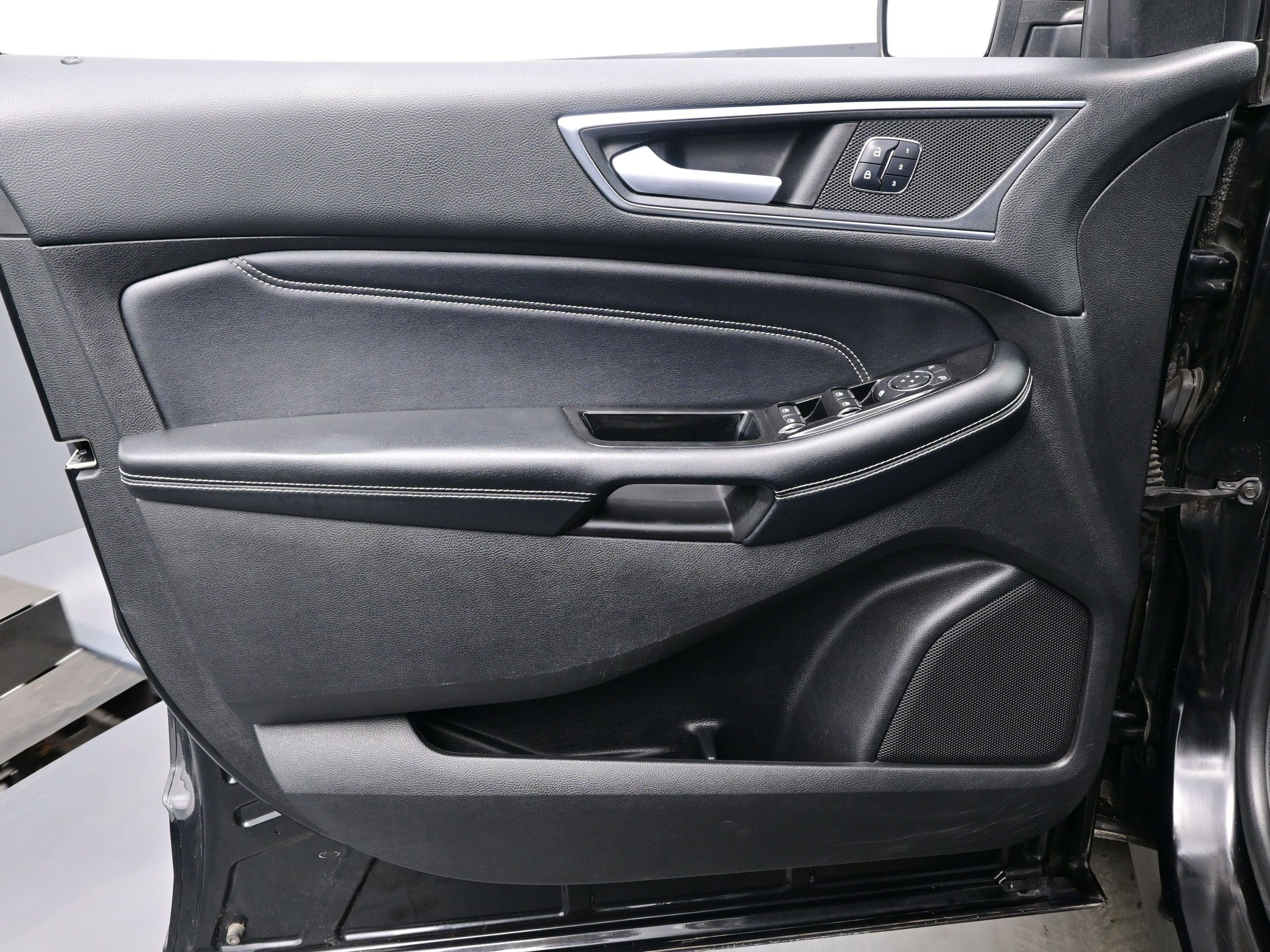 Used 2017 Ford Edge Titanium w/ Canadian Touring Package AWD/4WD image 9