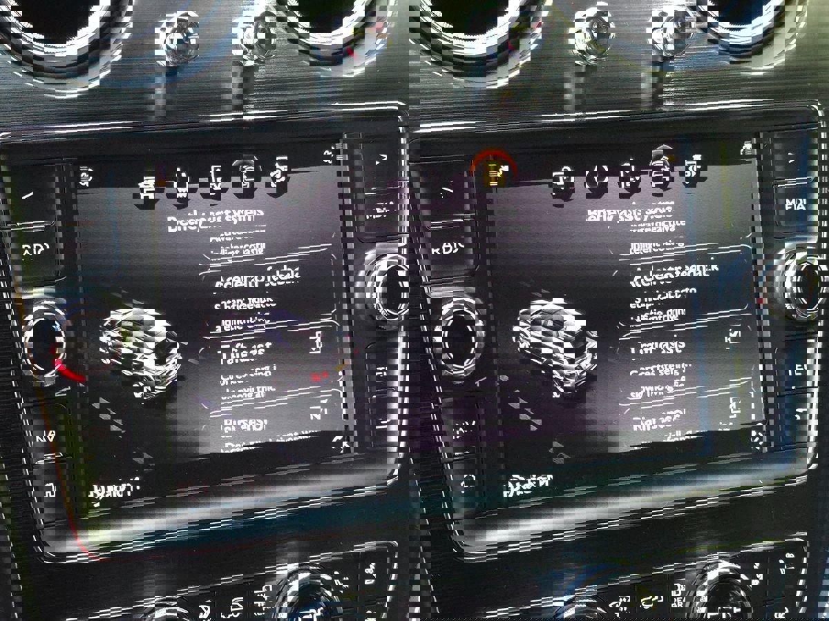 Used 2020 Bentley Bentayga Plug-In Hybrid image 54