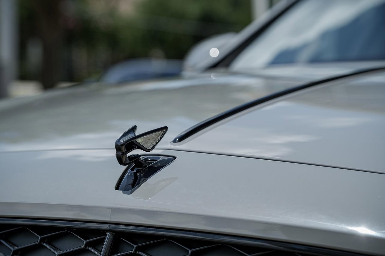 New 2025 Bentley Flying Spur Plug-In Hybrid image 9