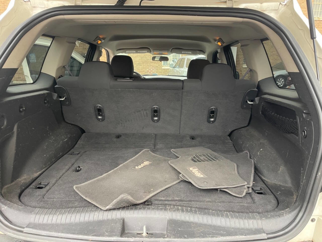 Used 2009 Jeep Grand Cherokee Laredo image 18