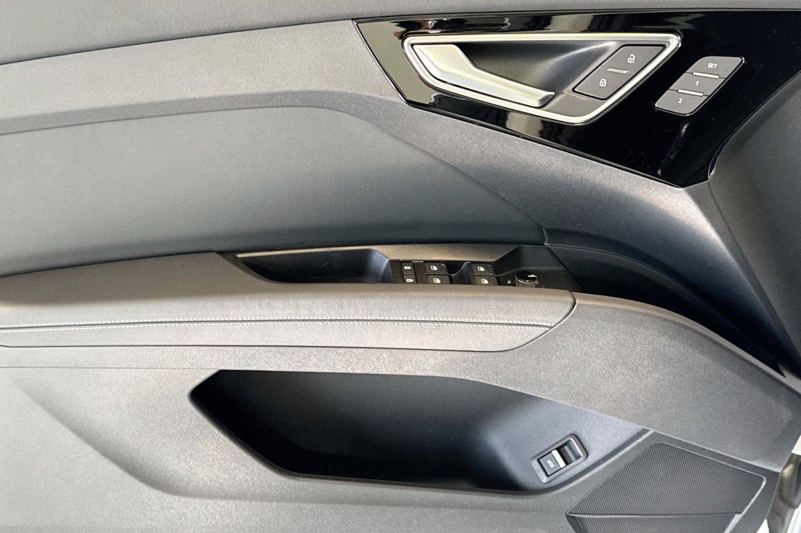 Used 2024 Audi Q4 e-tron Premium Plus image 17