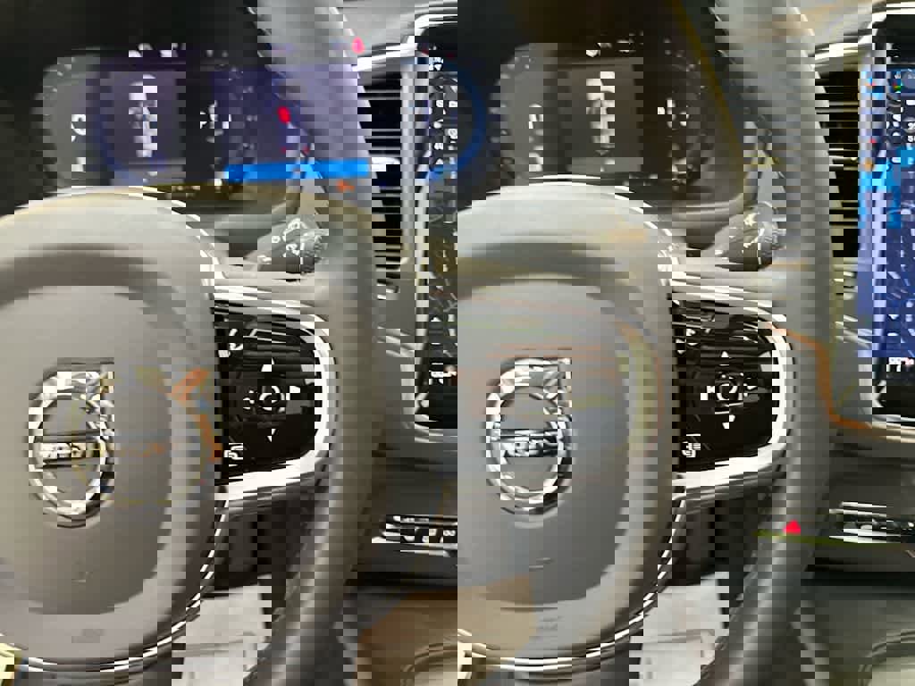 Used 2023 Volvo XC90 B5 Core w/ Protection Package image 24