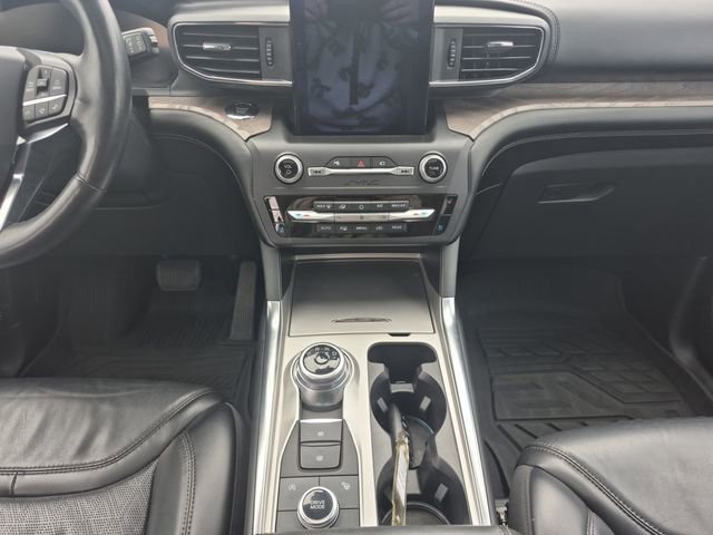 Used 2020 Ford Explorer Platinum w/ Premium Technology Package image 11