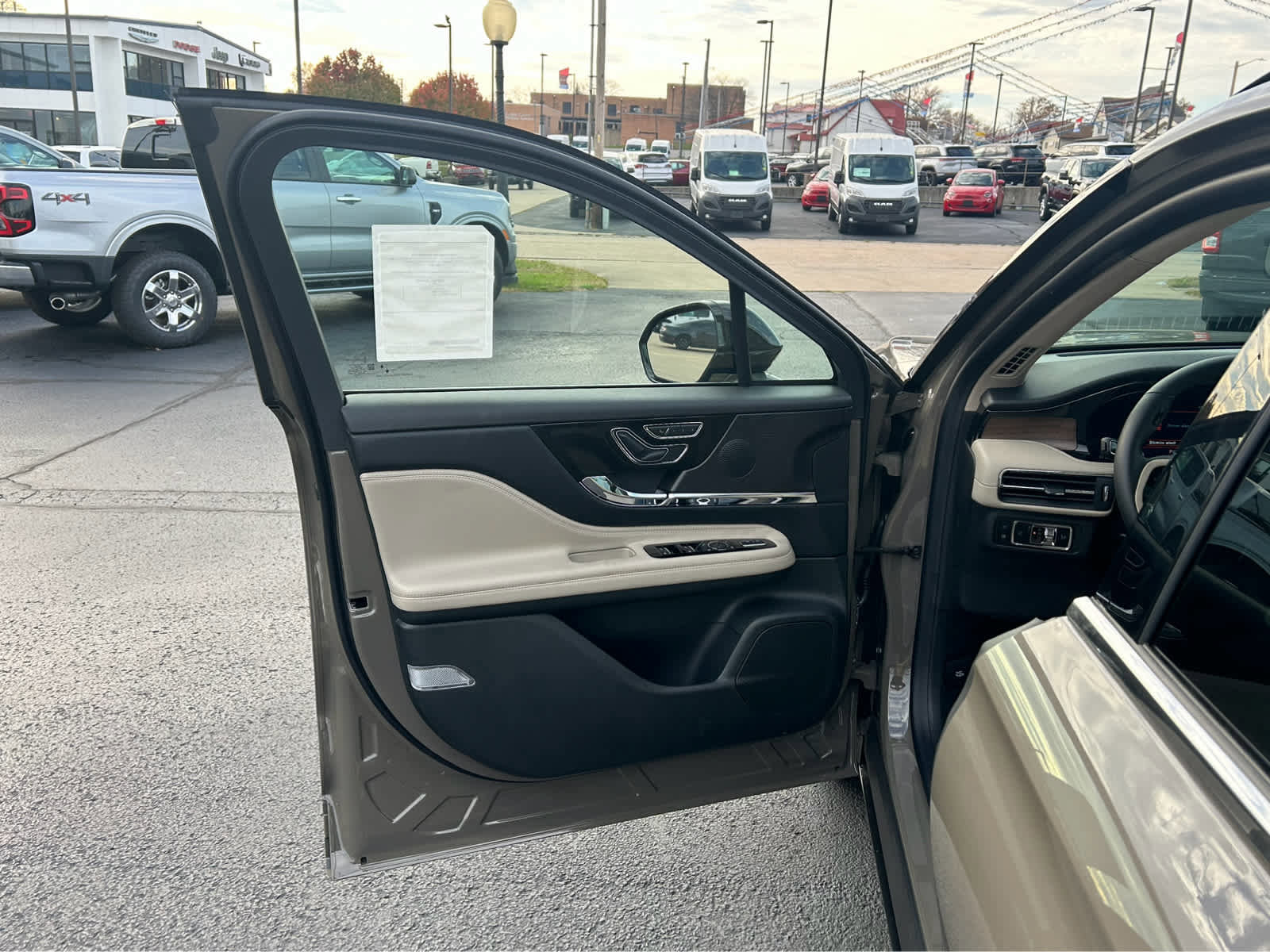 Used 2025 Lincoln Corsair Grand Touring image 22