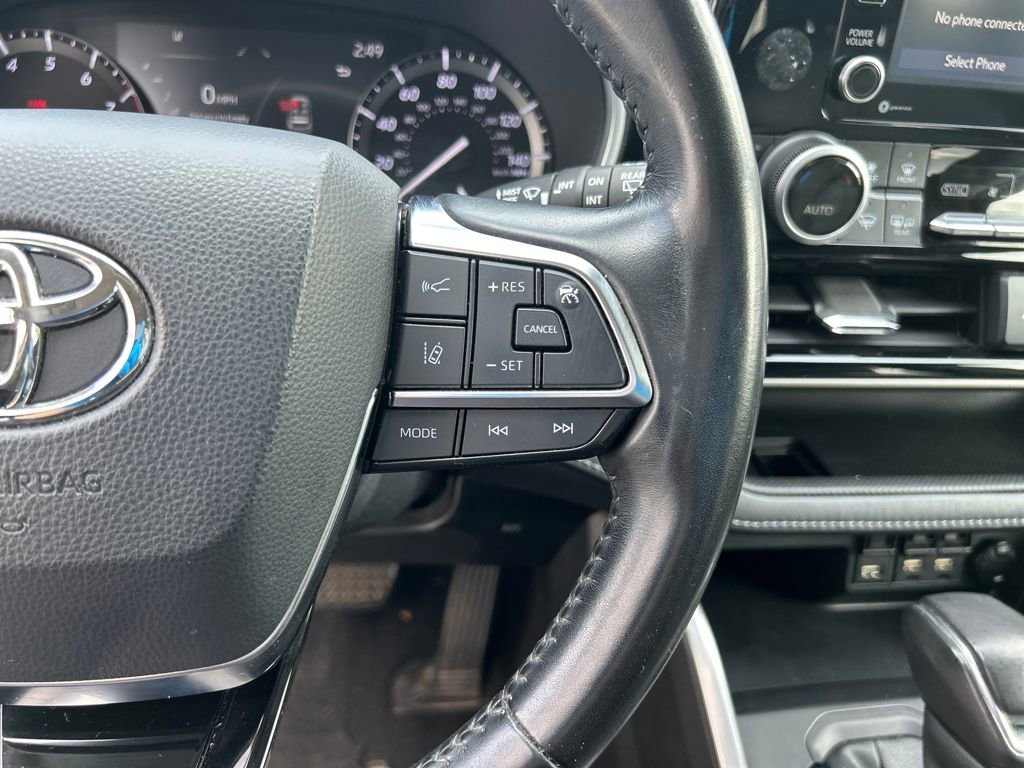 Used 2021 Toyota Highlander XLE image 25