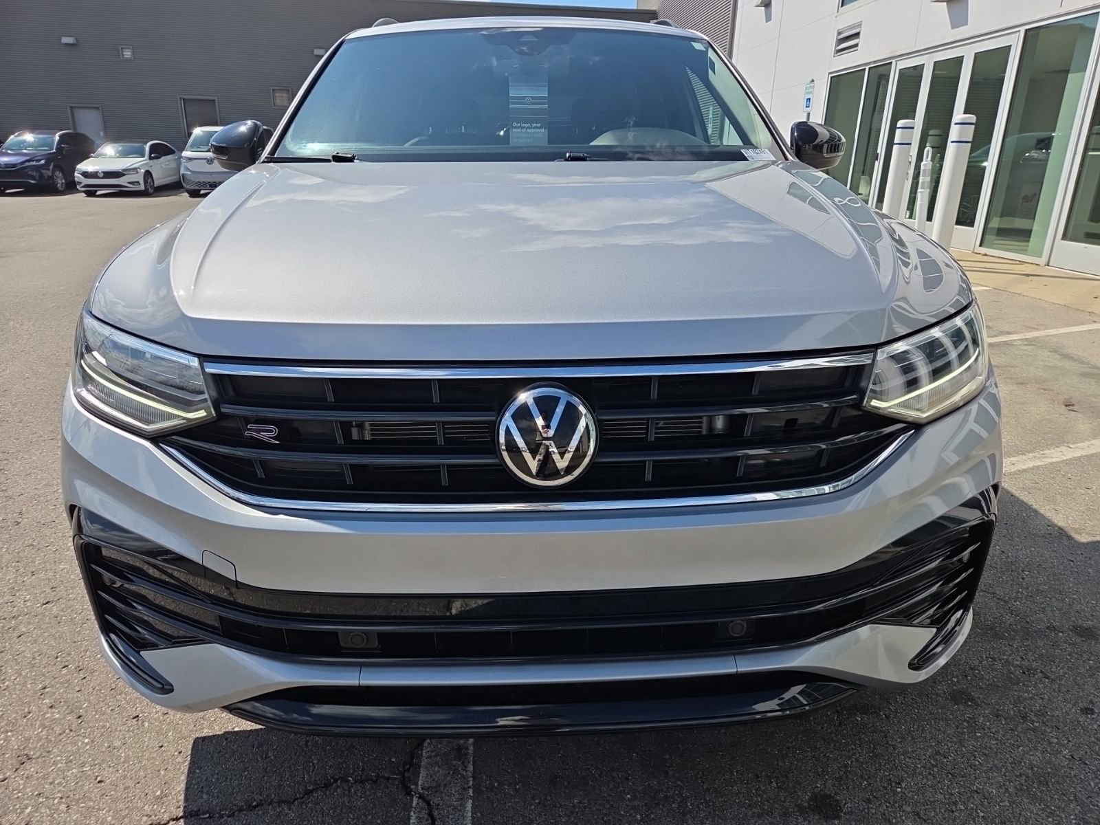 Certified 2022 Volkswagen Tiguan SE R-Line AWD/4WD image 4