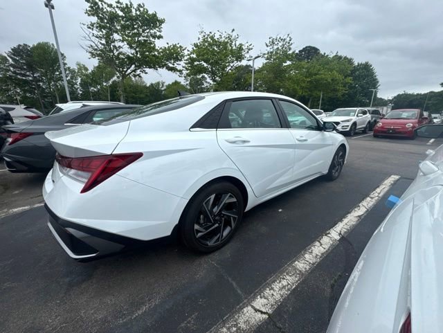 Used 2025 Hyundai Elantra Limited FWD image 11