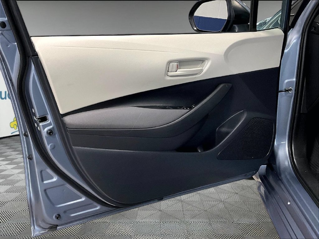 Certified 2025 Toyota Corolla LE FWD image 9