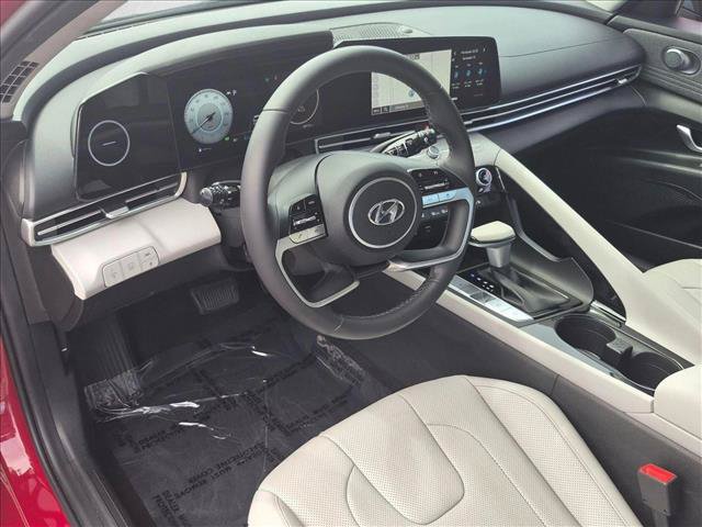 Used 2023 Hyundai Elantra Limited w/ Preferred Accessory Package FWD image 9