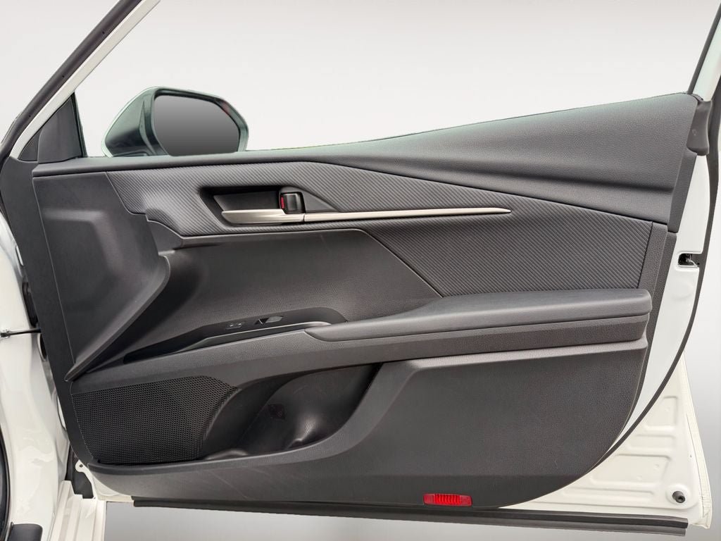 Used 2025 Toyota Camry SE FWD image 25