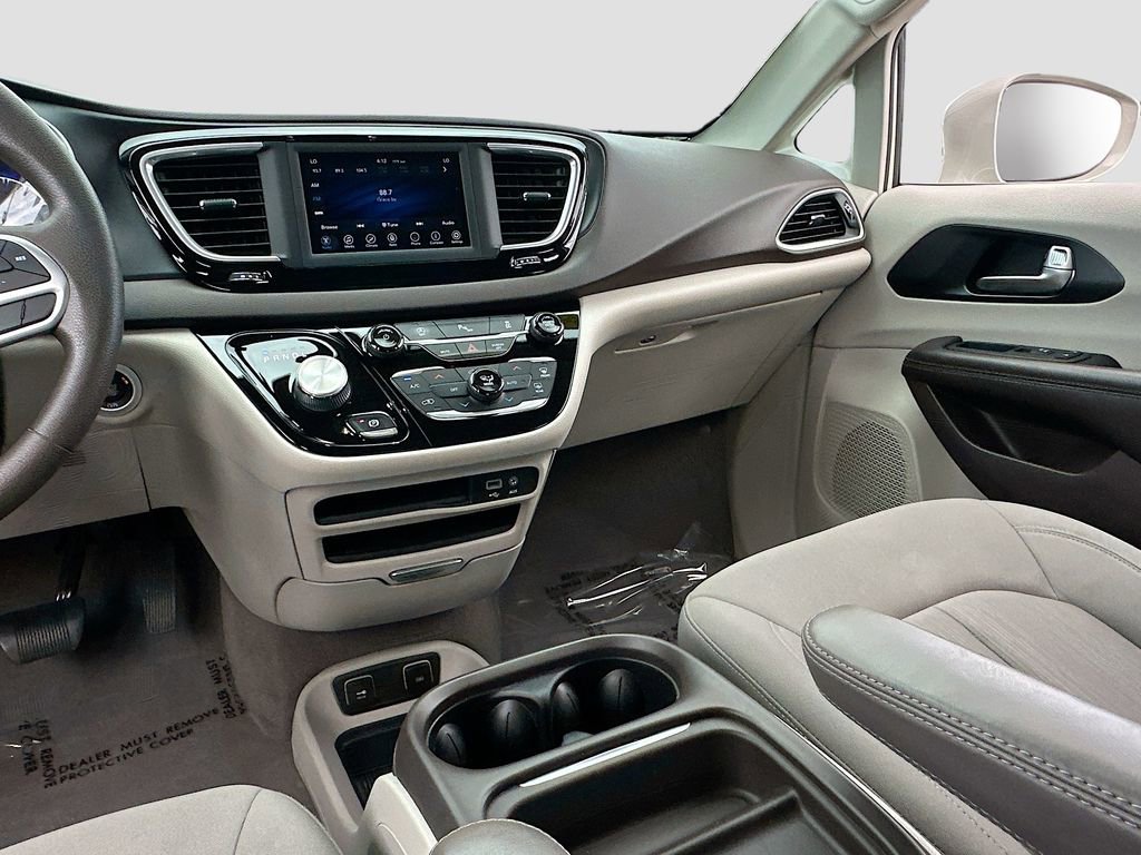 Used 2020 Chrysler Pacifica Touring image 21