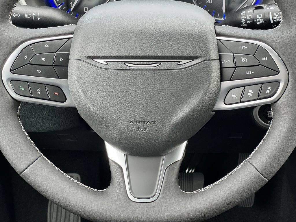 New 2027 Chrysler Pacifica Select FWD image 19