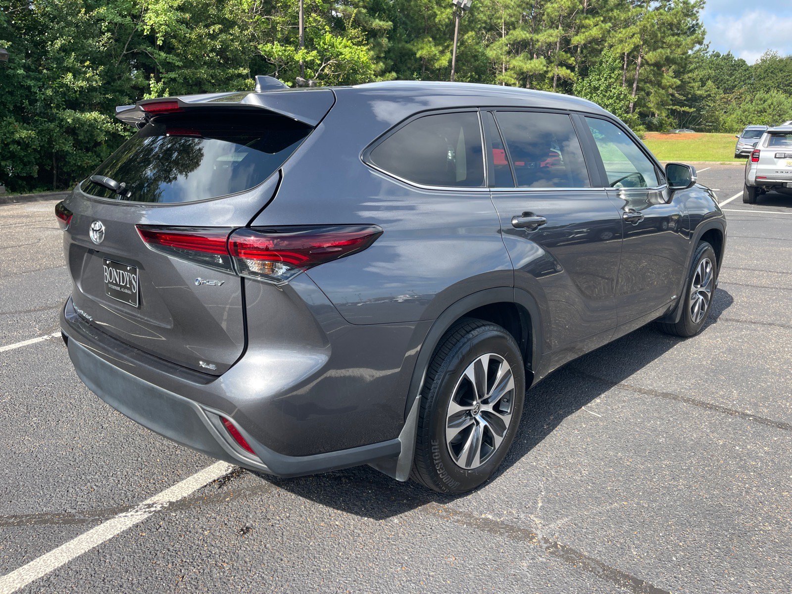 Used 2025 Toyota Highlander XLE AWD/4WD image 17