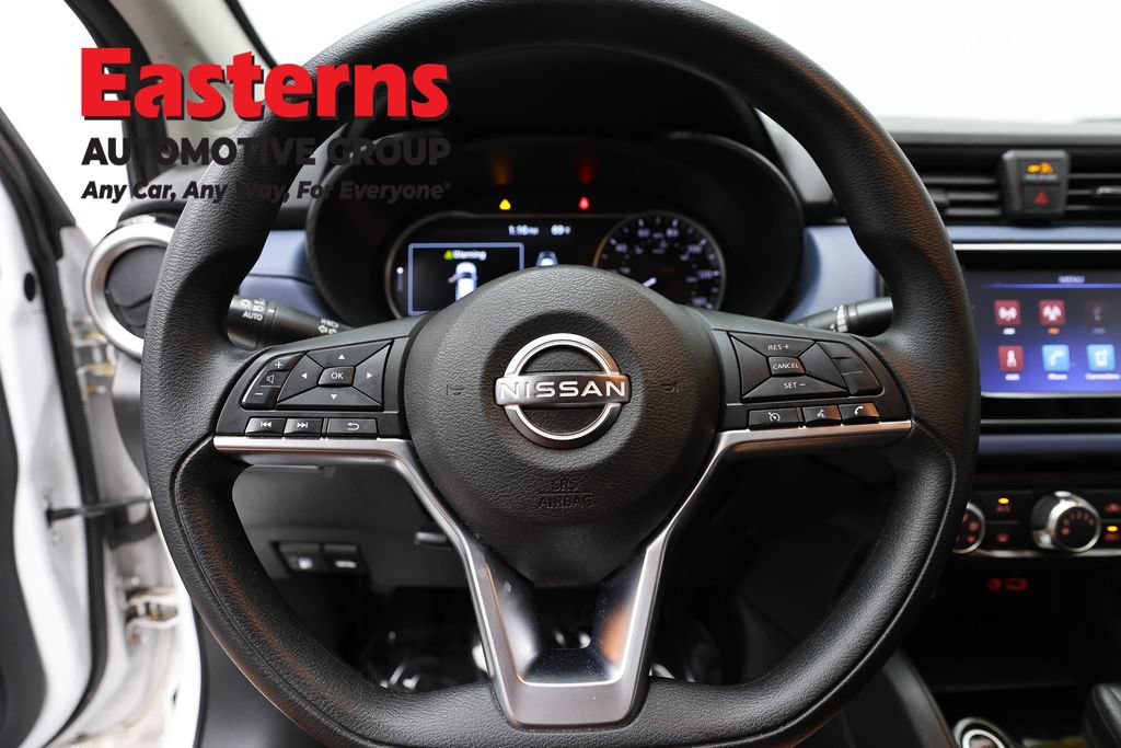 Used 2023 Nissan Versa SV FWD image 10