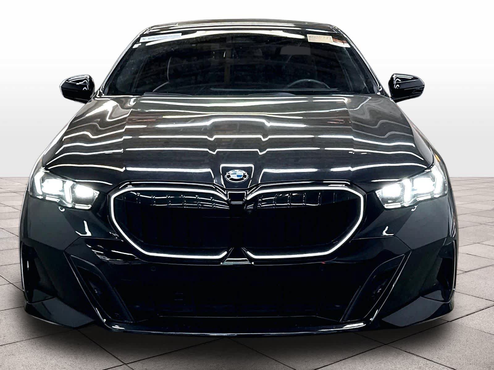 Used 2026 BMW 530i w/ M Sport Package RWD image 3