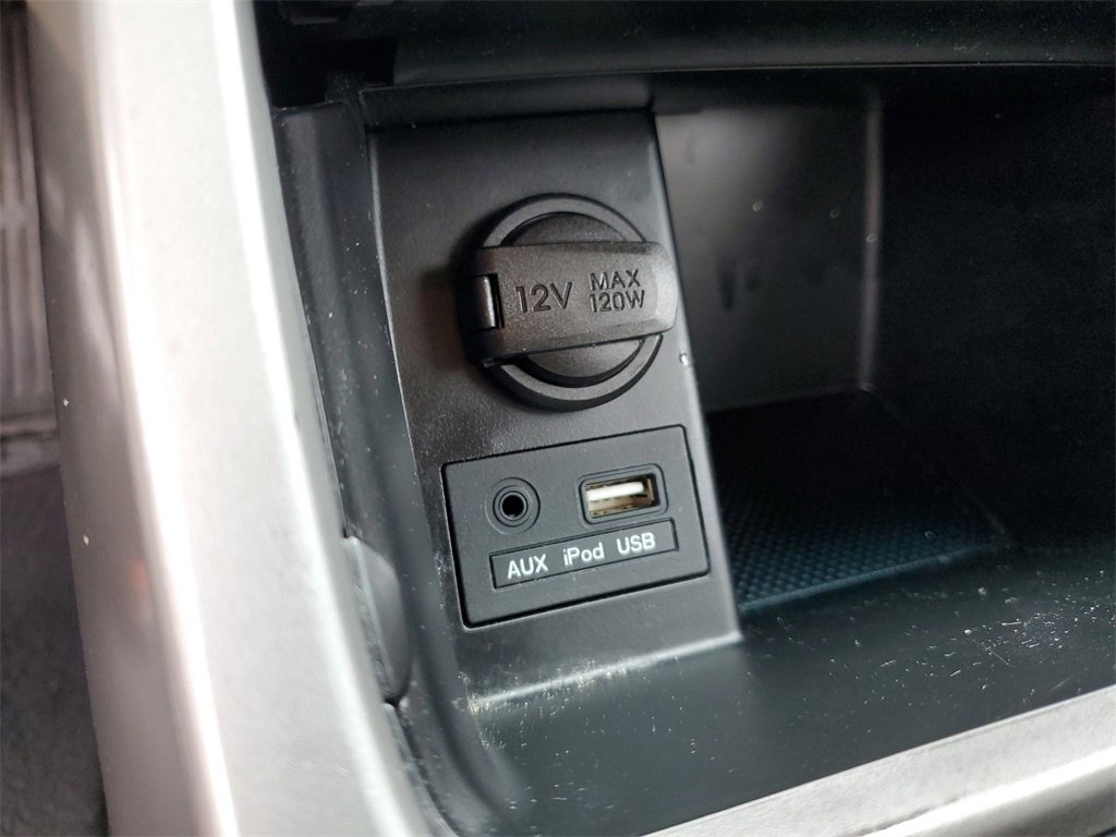 Used 2016 Hyundai Elantra SE image 30