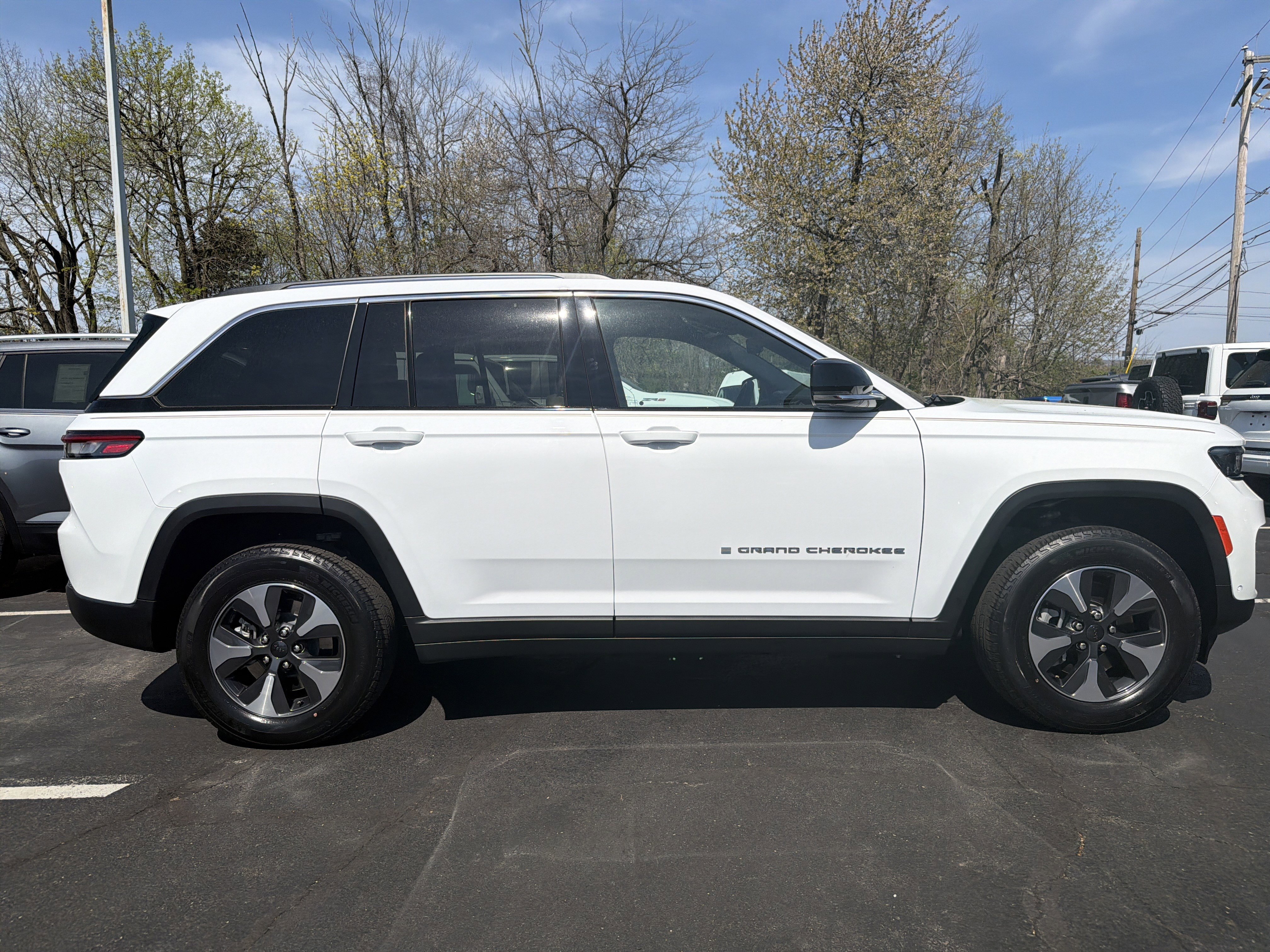 Certified 2022 Jeep Grand Cherokee Limited 4xe w/ Luxury Tech Group II AWD/4WD image 8