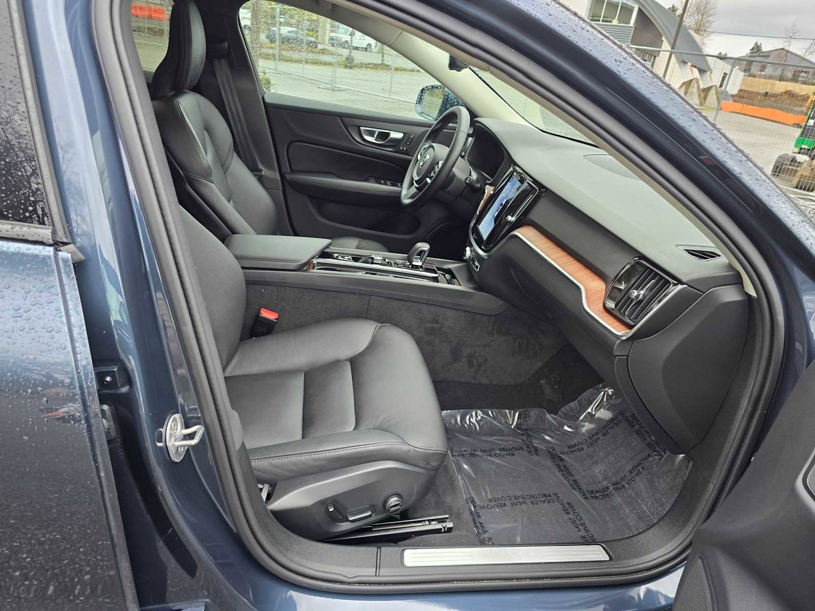 Certified 2025 Volvo V60 B5 Cross Country Plus image 11