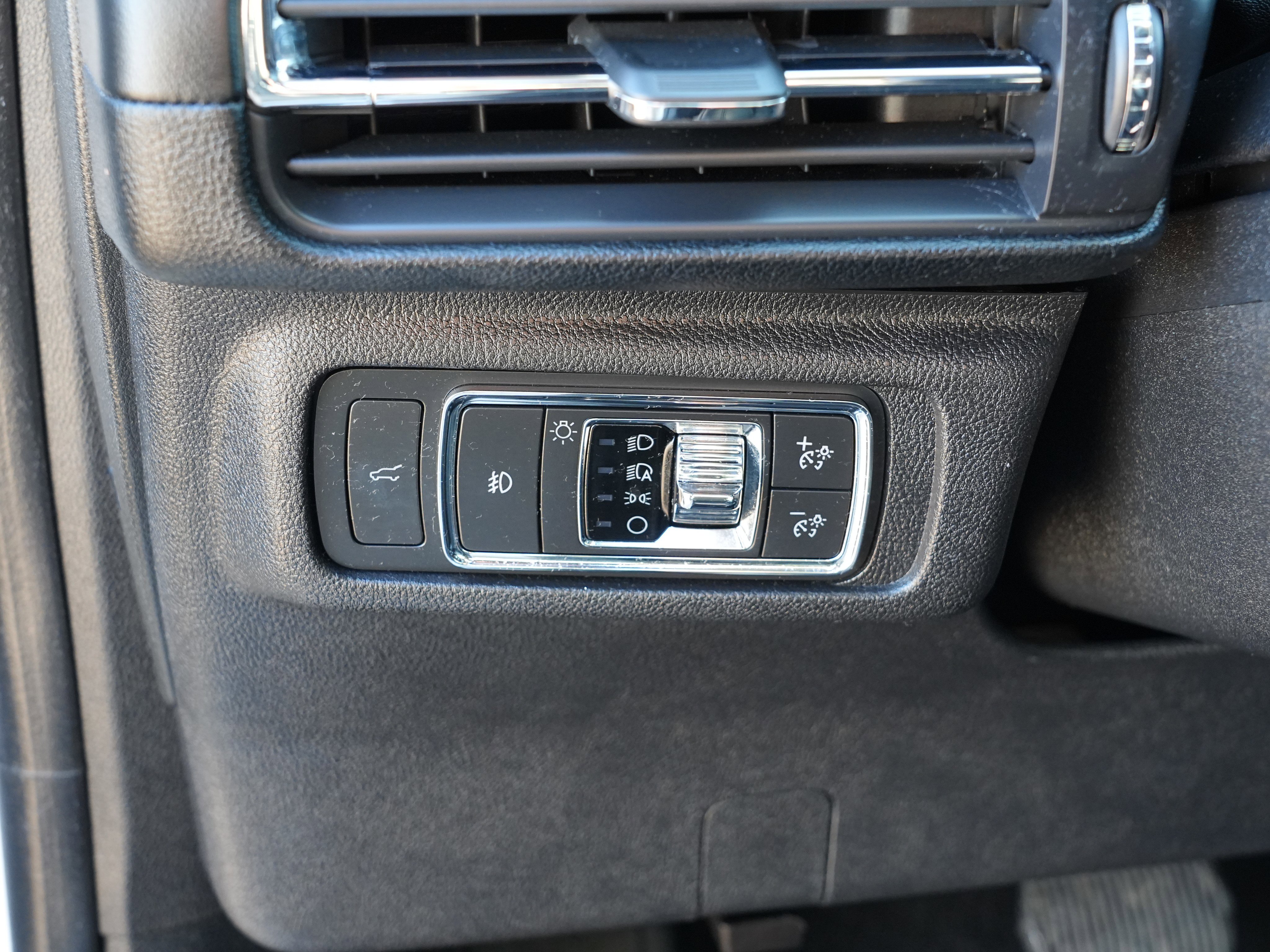 Used 2020 Lincoln Corsair Reserve w/ Equipment Group 202A image 22