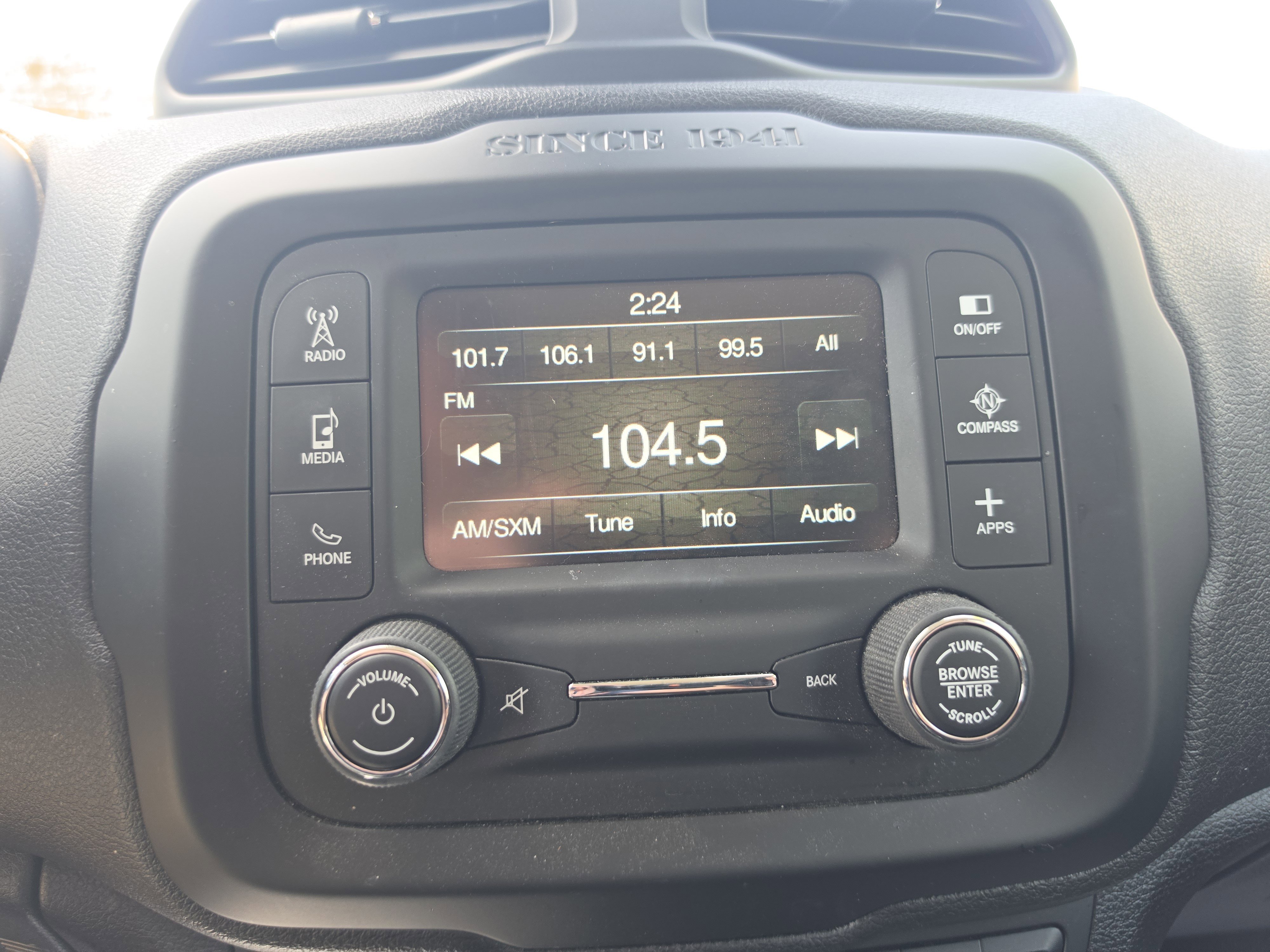 Used 2017 Jeep Renegade Latitude w/ Popular Equipment Group AWD/4WD image 27
