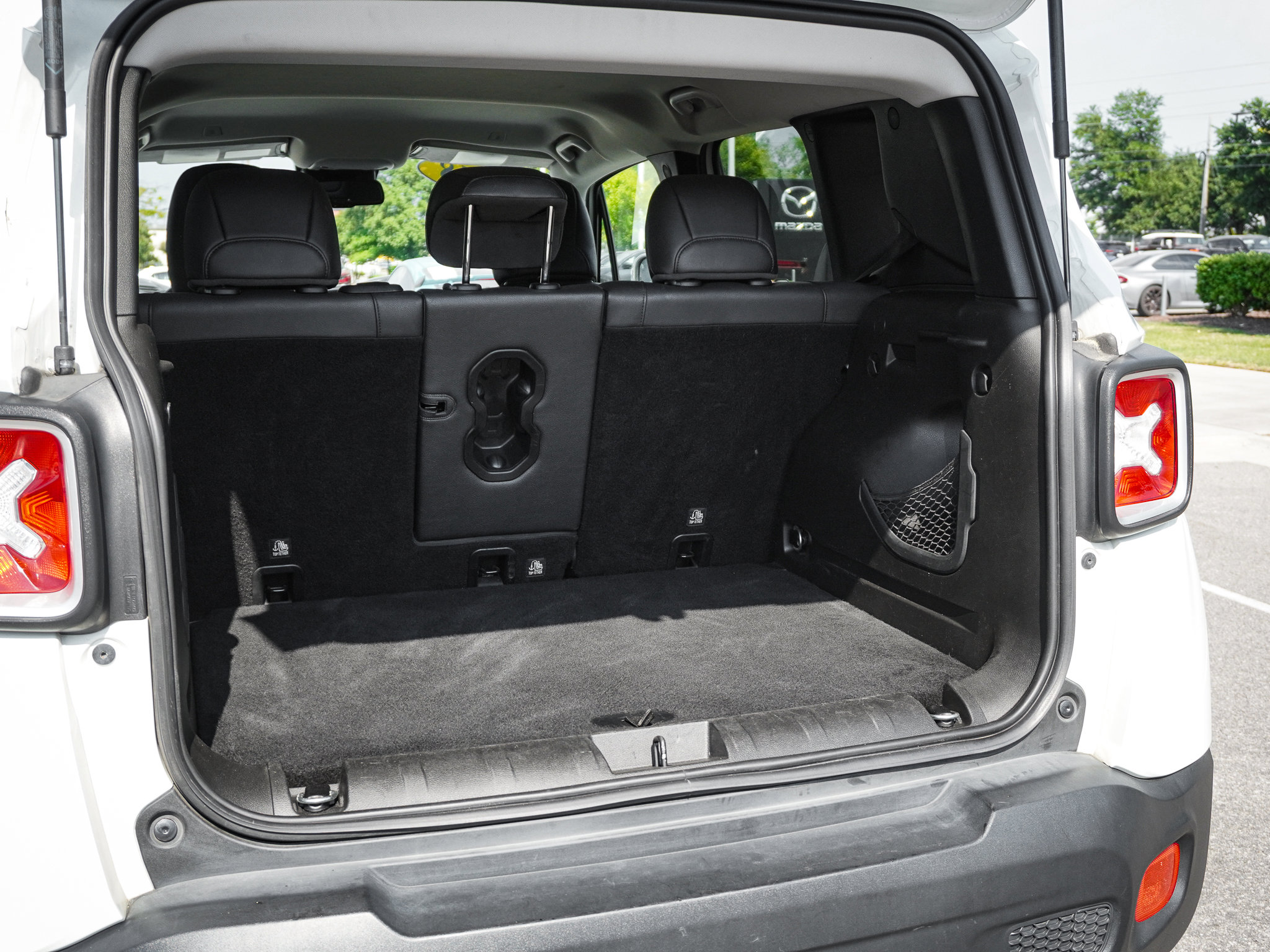 Used 2018 Jeep Renegade Limited w/ UConnect 8.4 Nav Group AWD/4WD image 31