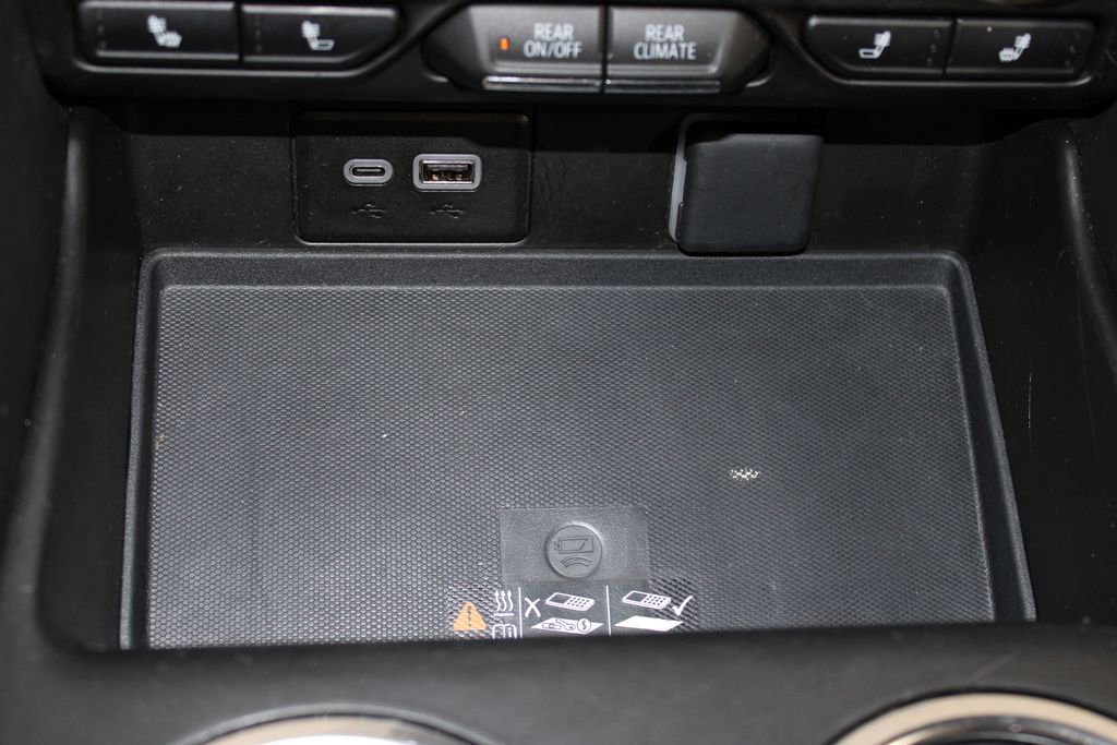 Used 2023 Chevrolet Suburban Z71 w/ Luxury Package image 50