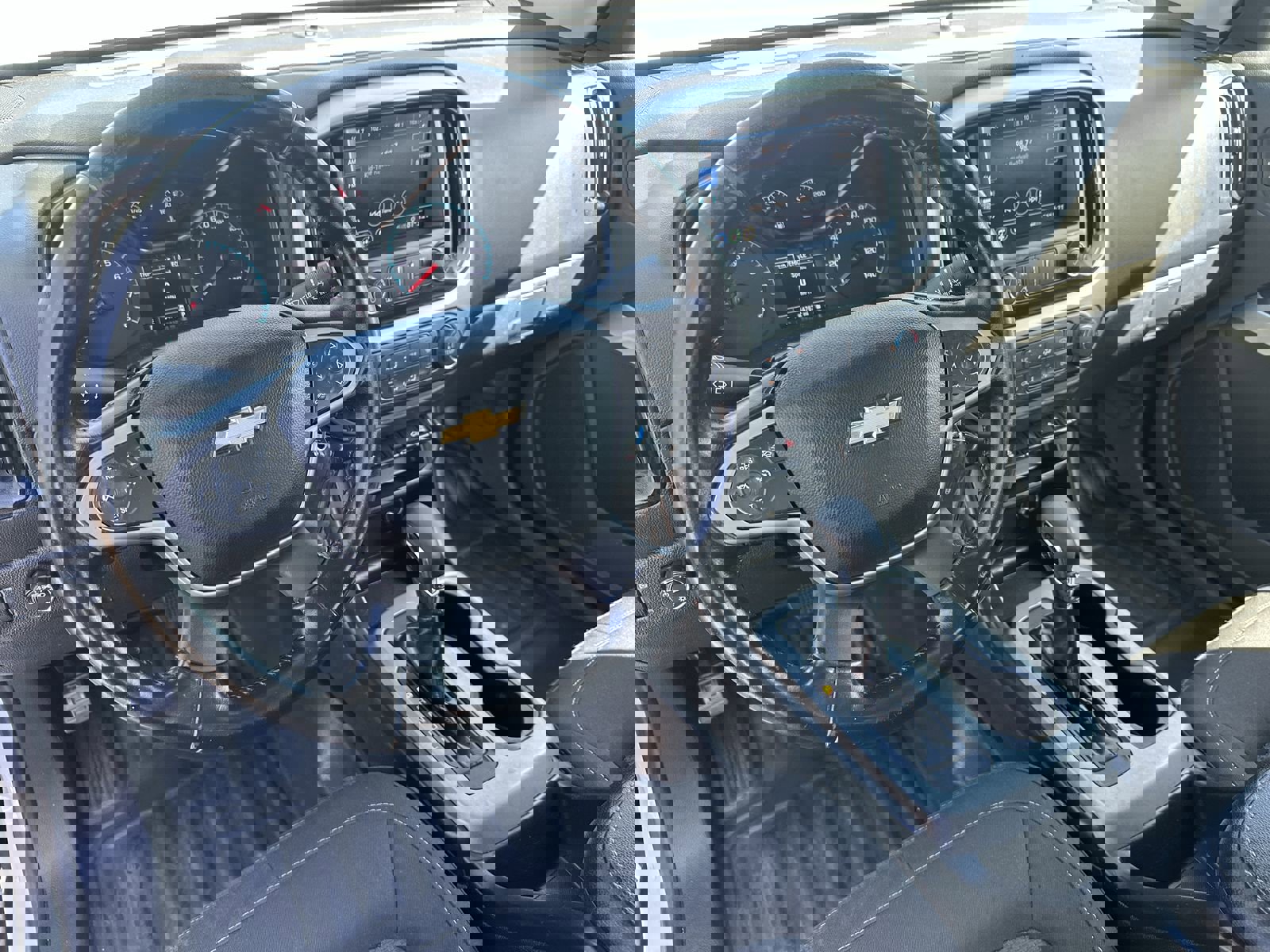 Used 2022 Chevrolet Colorado LT w/ Fleet Safety Package image 18