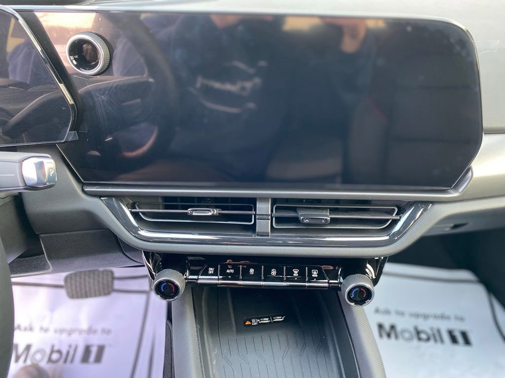 Used 2025 Chevrolet Equinox EV RS image 25