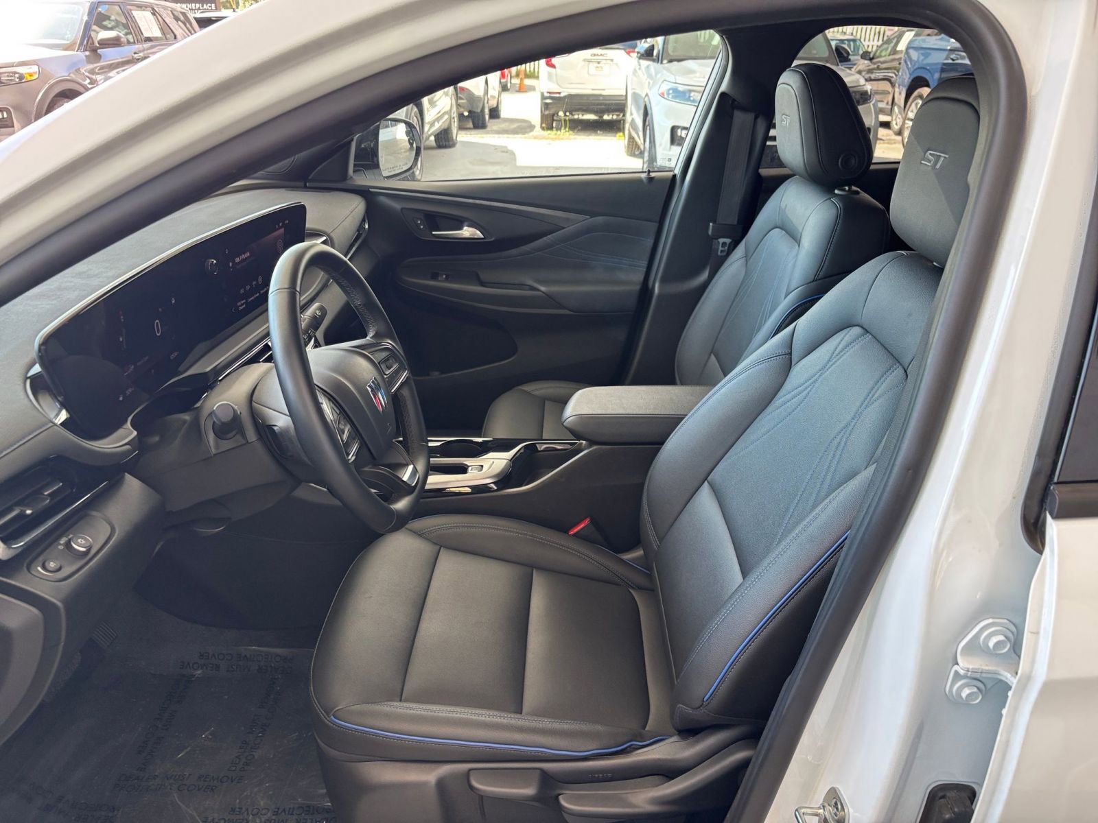 Used 2025 Buick Envista Sport Touring image 27