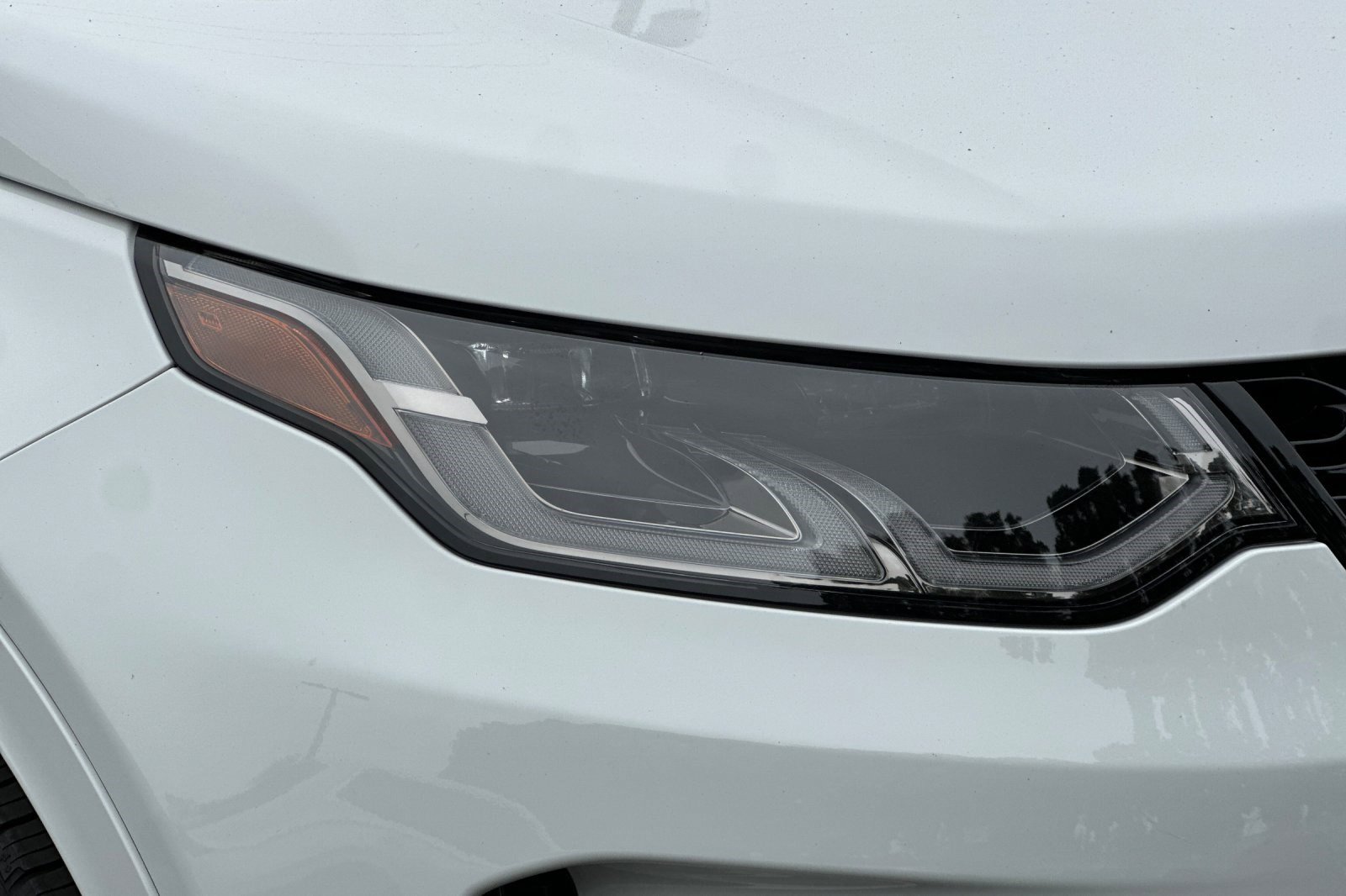 Used 2025 Land Rover Discovery Sport S image 12