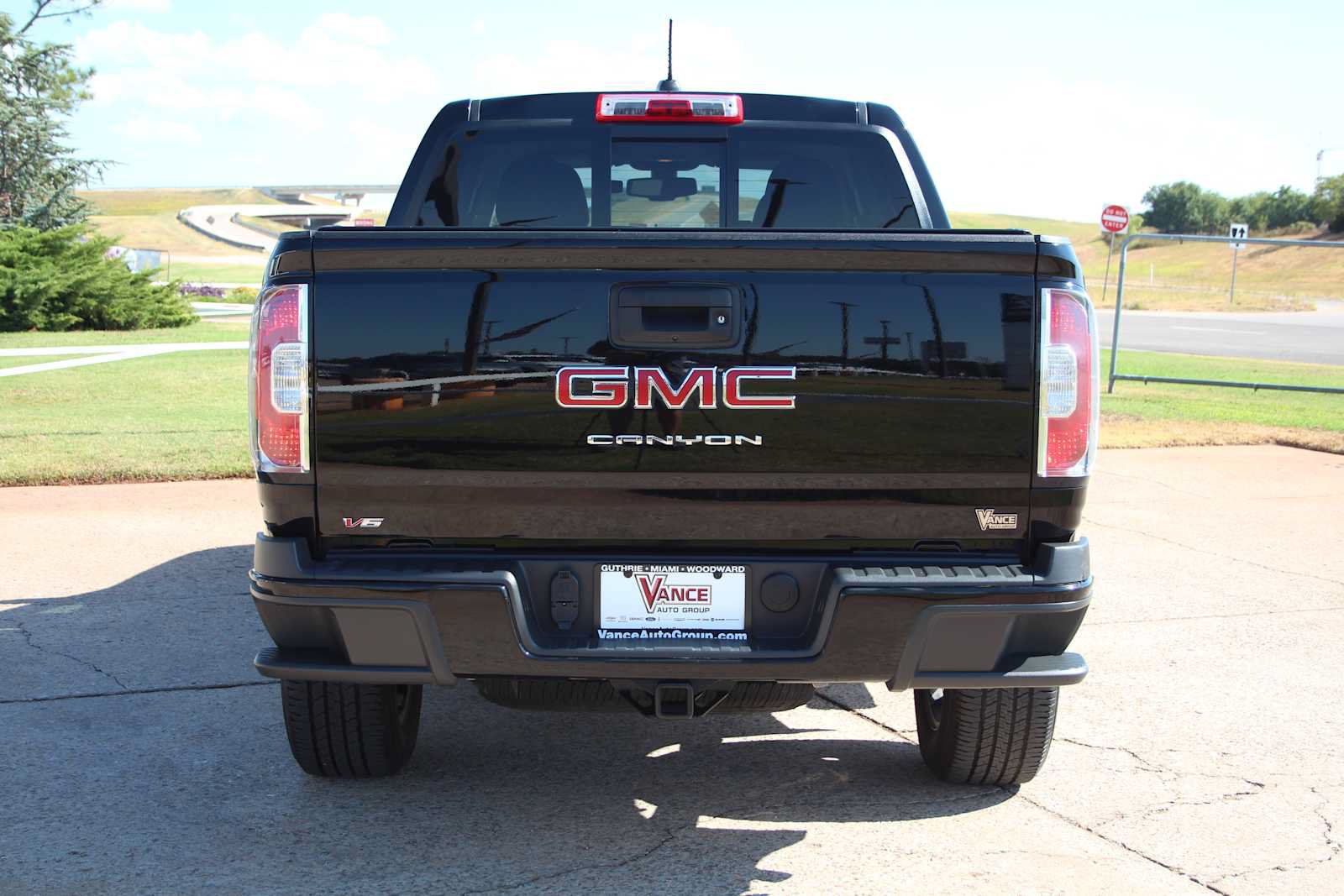 Used 2022 GMC Canyon Elevation w/ Elevation Premium Package AWD/4WD image 11