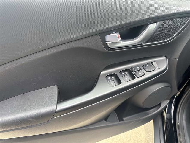 Used 2023 Hyundai Kona SE w/ Cargo Package FWD image 13