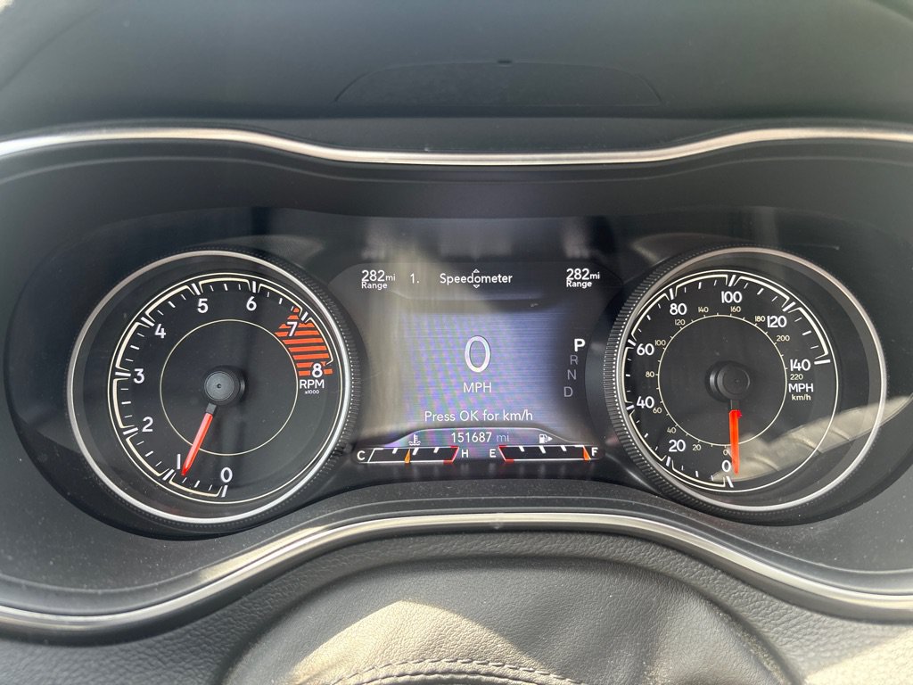 Used 2019 Jeep Cherokee Trailhawk w/ Cold Weather Group AWD/4WD image 9
