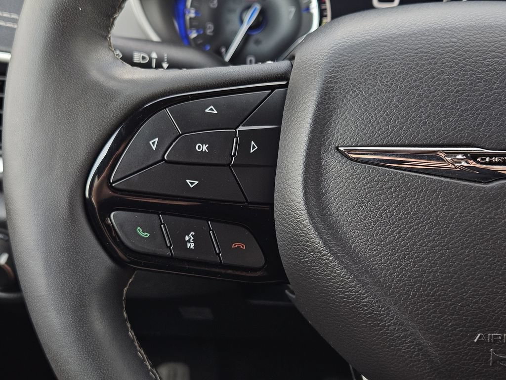 Used 2024 Chrysler Pacifica Touring FWD image 27