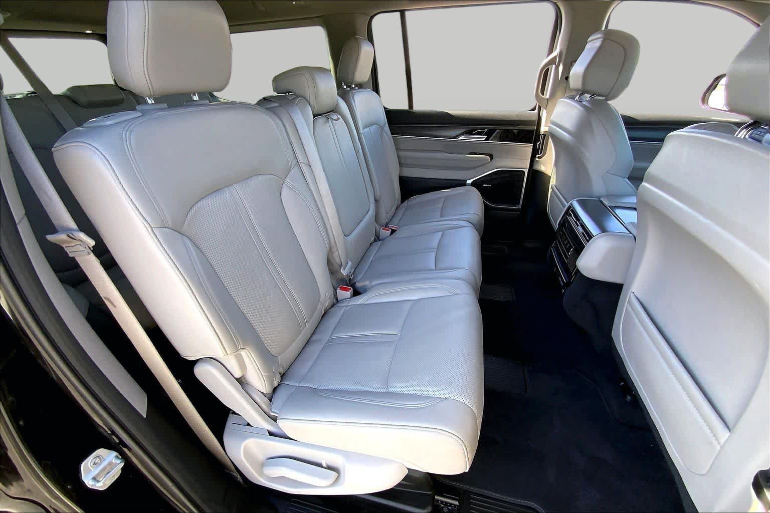 Used 2024 Jeep Wagoneer Series II w/ Flexible Seating Group RWD image 19