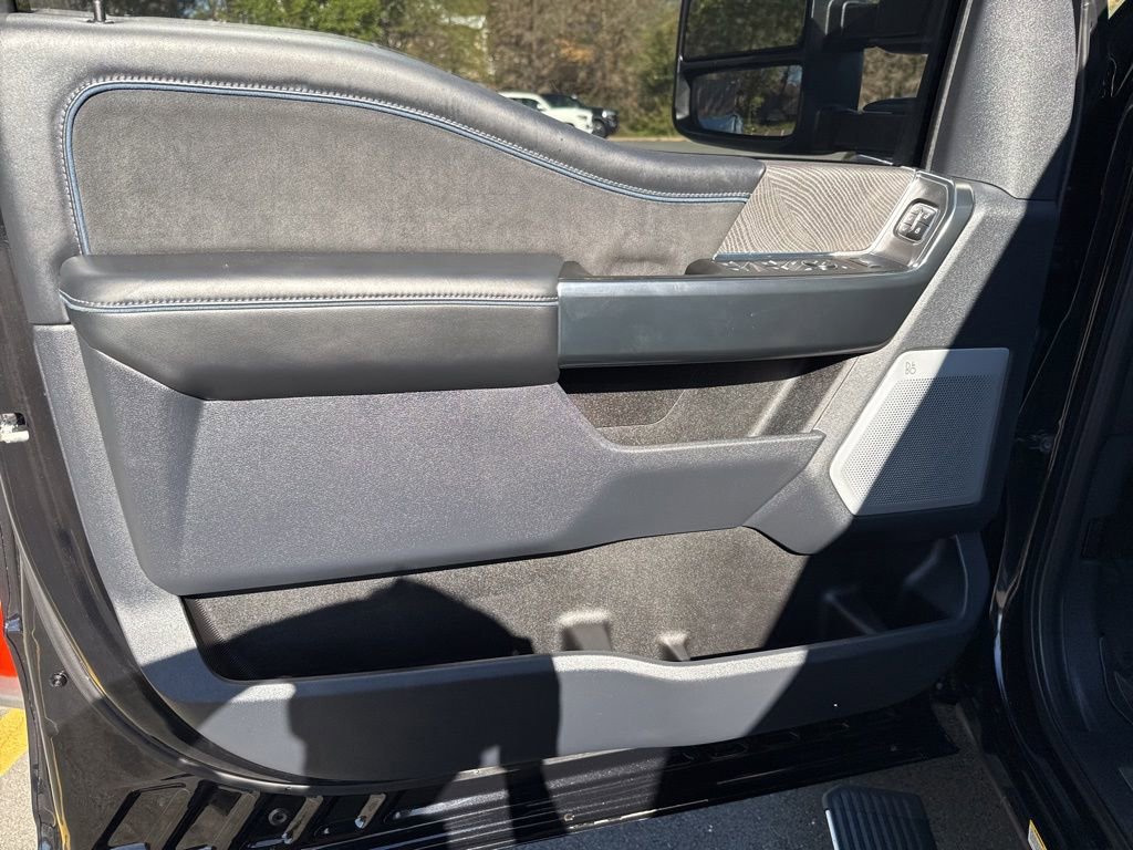 Used 2025 Ford F450 Platinum w/ FX4 Off-Road Package image 21