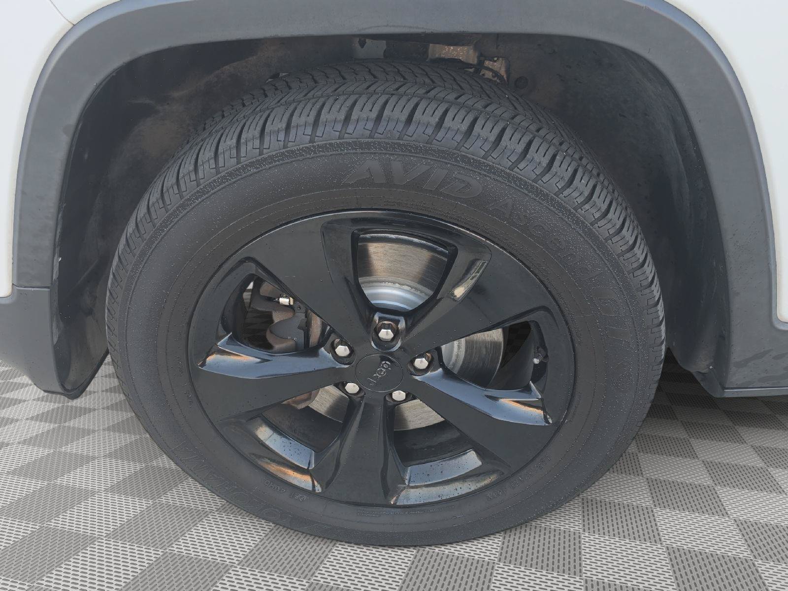 Used 2017 Jeep Cherokee High Altitude AWD/4WD image 11