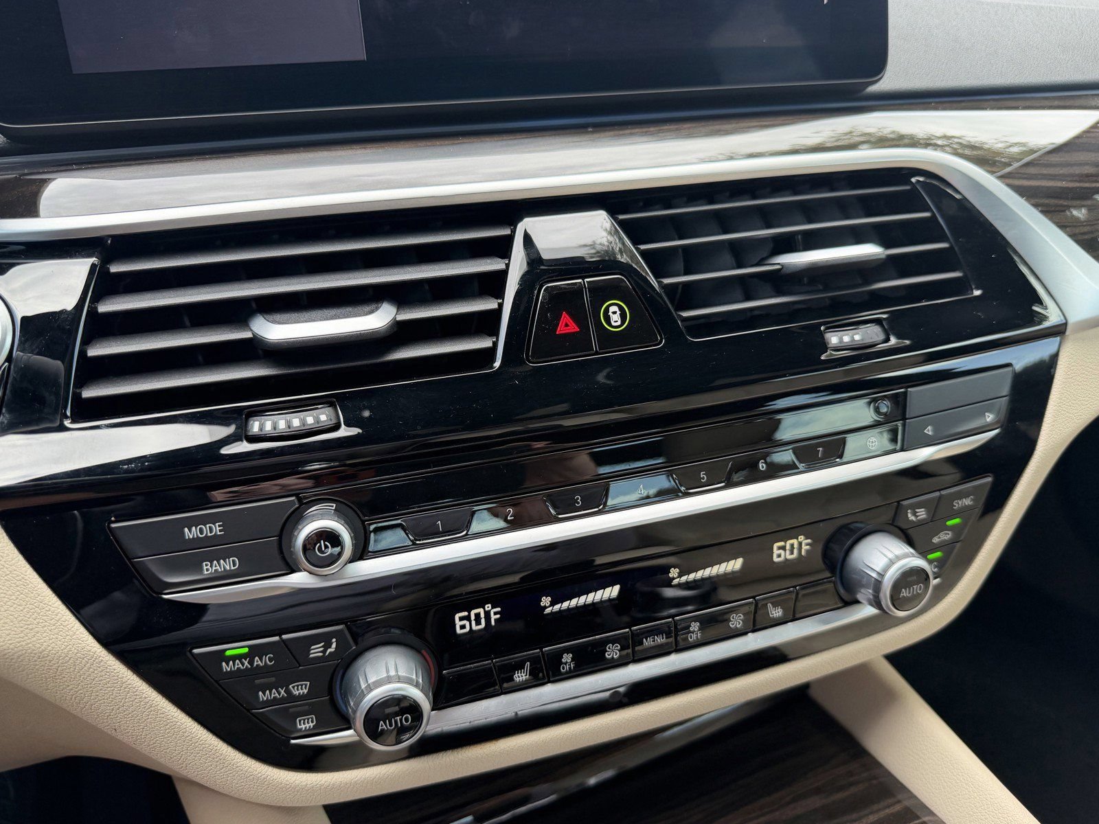 Certified 2023 BMW 530e w/ Premium Package RWD image 32