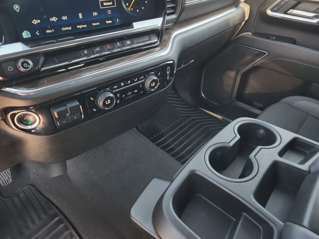 Used 2024 Chevrolet Silverado 3500 LT w/ Convenience Package image 26