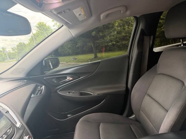 Used 2017 Chevrolet Malibu LT FWD image 15