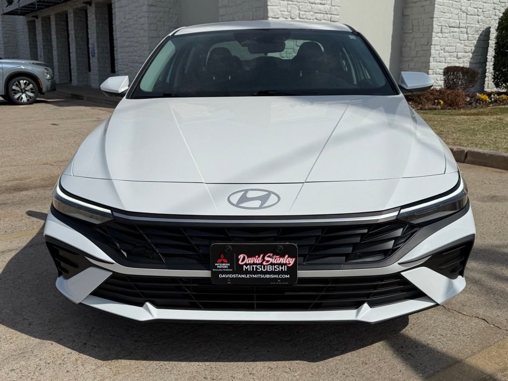 Used 2026 Hyundai Elantra Blue image 2