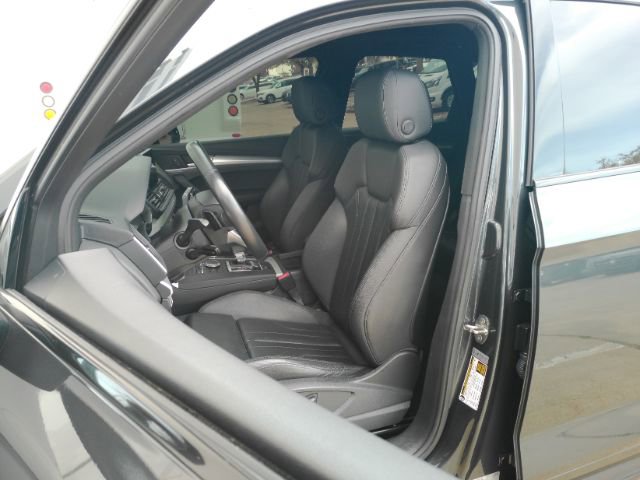 Used 2020 Audi Q5 2.0T Premium w/ Titanium Sport Package AWD/4WD image 6