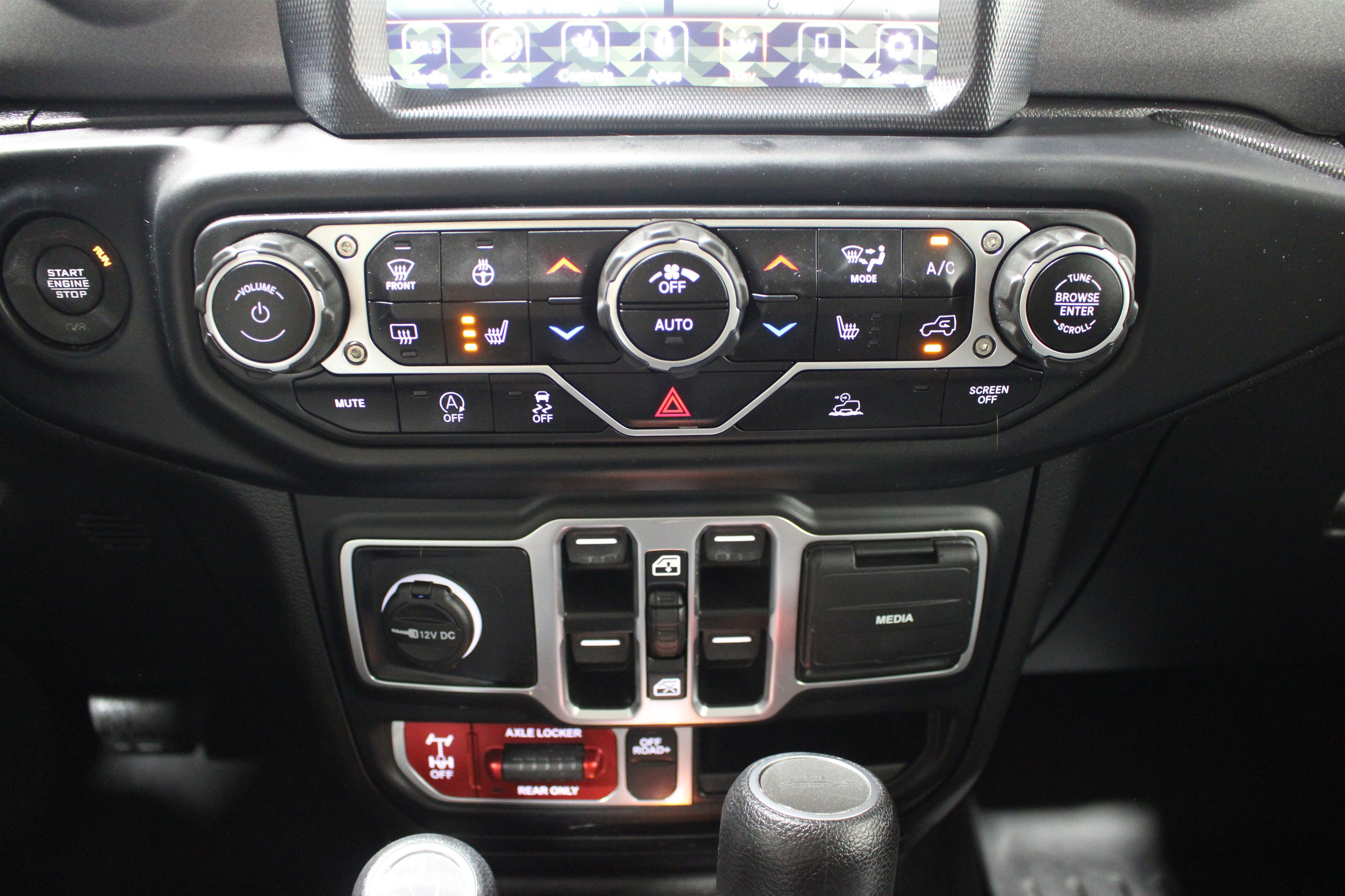 Used 2023 Jeep Gladiator Mojave w/ Cold Weather Group image 17