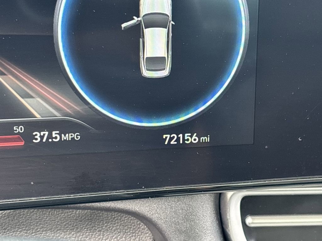 Used 2023 Hyundai Elantra Limited image 12