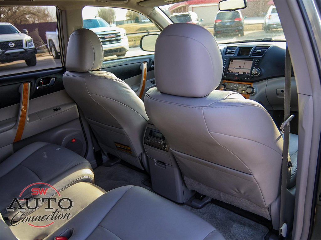 Used 2010 Toyota Highlander Limited image 24