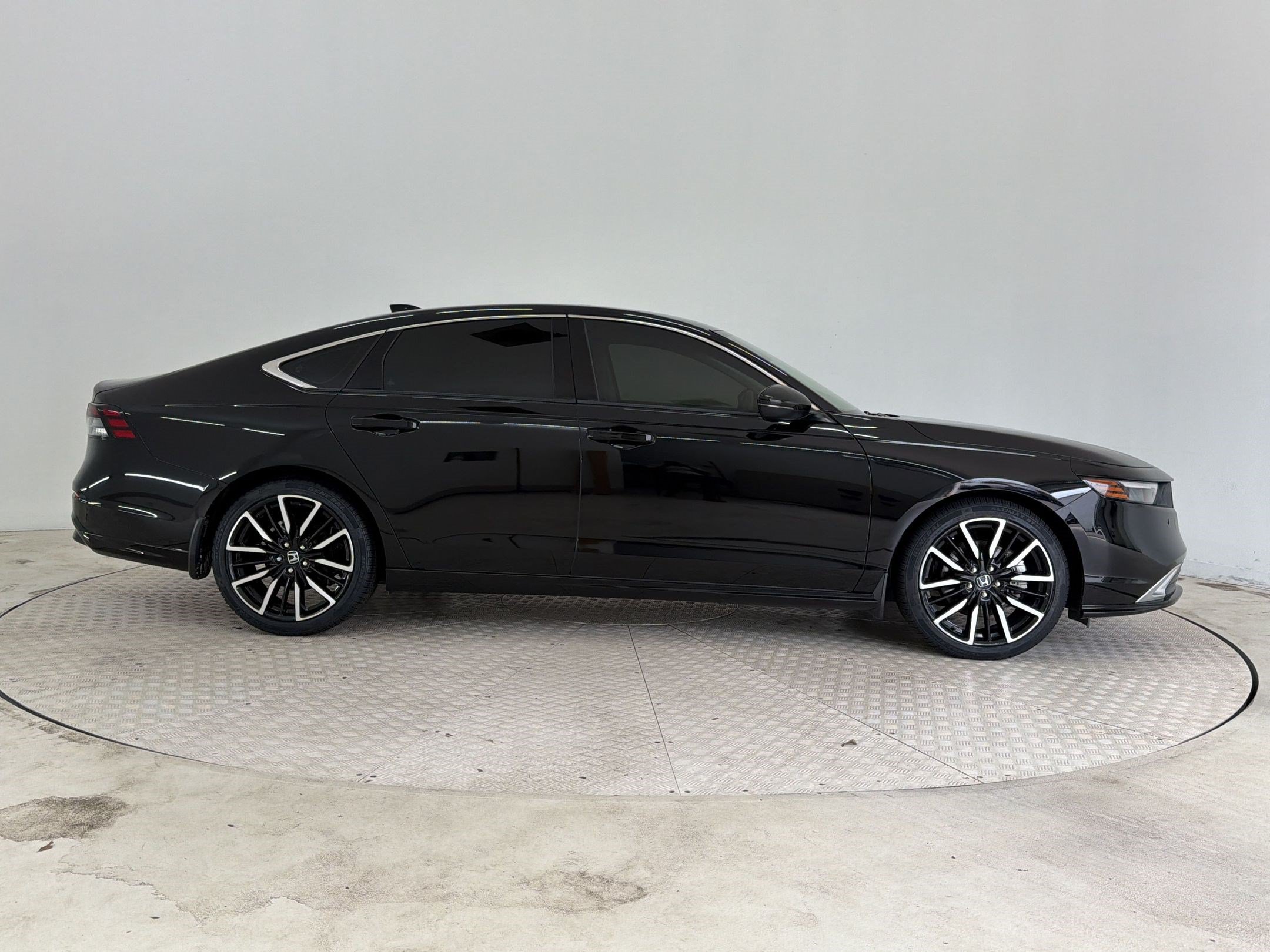 Used 2023 Honda Accord Touring image 8