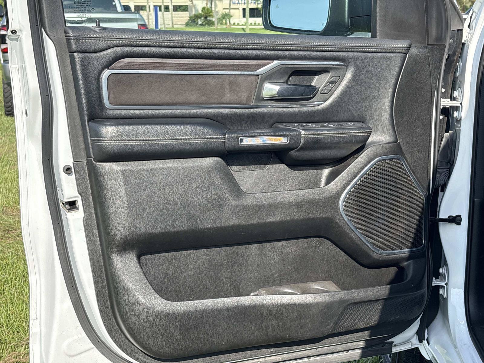 Used 2025 RAM 1500 Laramie AWD/4WD image 17